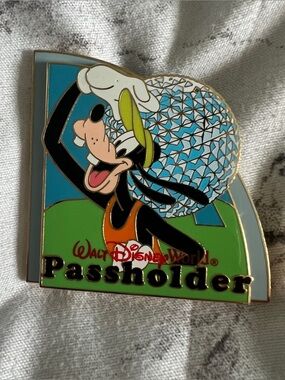 Disney | Goofy AP Pin